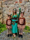 Jičín město pohádky 2026 a naše rodinná maska 🧝‍♀️
Letos bylo téma Háj a já 🌲🦌🌲
Od doby, co máme děti, chodíme pravidelně každý rok celá rodina a je to vždy událost, na kterou se opravdu těšíme. Letos nám to poprvé spolu nevyšlo, protože nám taťku odveleli na několikadenní školení.
Ale zvládli jsme to i bez něj a odnesli jsme si cenu za jednu z nejhezčích masek. Tak snad za rok už zase v komplet sestavě ♥️
Zmokli jsme, ale všechno nám vydrželo, tak posíláme jeden pohádkový pozdrav z Jičína 🫶
