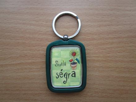 Oboustranný přívěšek na klíče - skvělá ségra, 