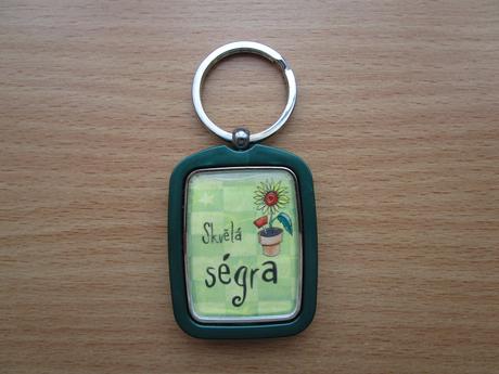 Oboustranný přívěšek na klíče - skvělá ségra,