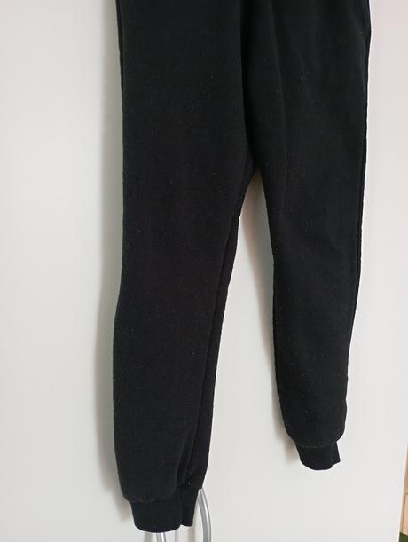 Černé tepláky, kik,128