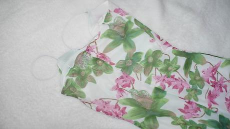 Saty s ruzovymi kvety a listy, xs