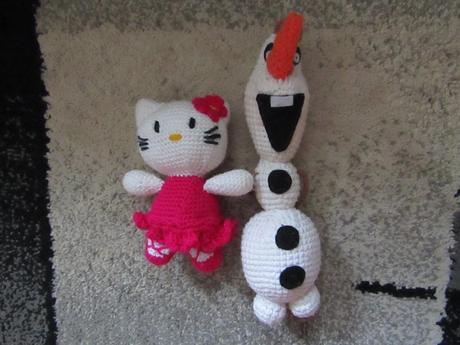 Plyšáci- koník,hello kitty ,olaf, 