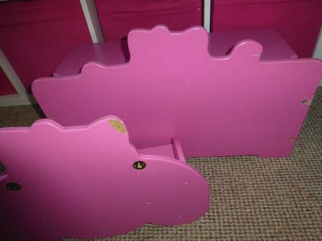 Dřevěná truhla hello kitty + věšák, 