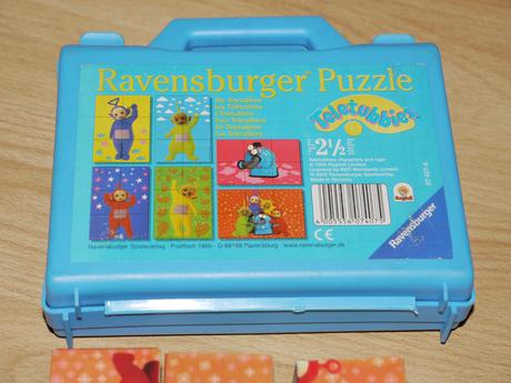 Maly kufrik s kostickami-puzzle-kosticky- na cesty,