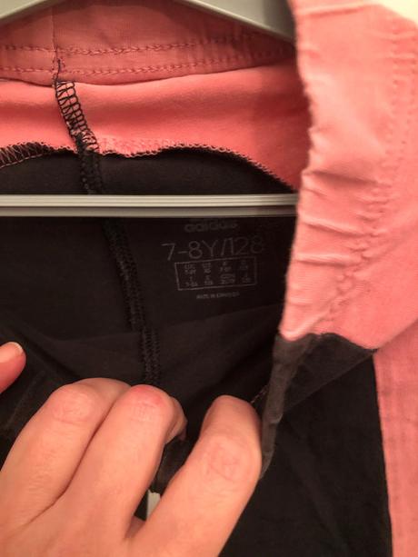 Černorůžové legíny, 128