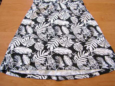 Dívčí šatičky vel 146-152, 152