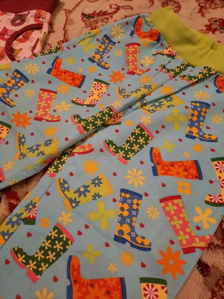 3x tepláčky českých značek pro holčičku, 98