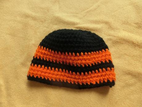 Tmavě modrá oranžová háčkovaná teplá čepice, 