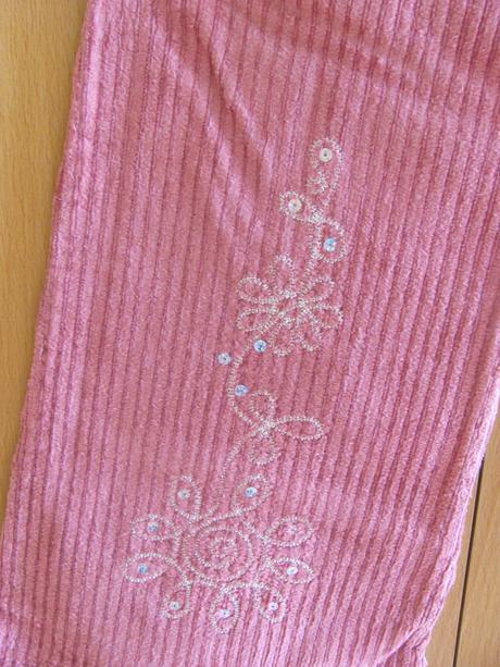 Fialové manšestrové kalhoty, 146