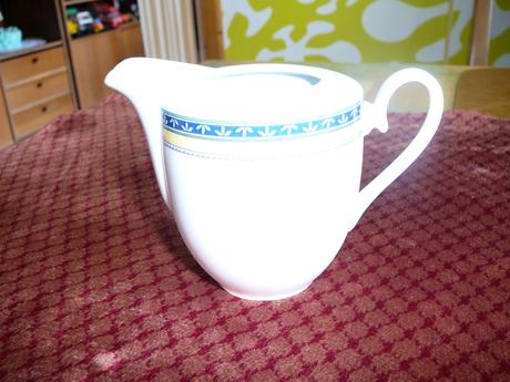 Malá porcelánová konvička, 