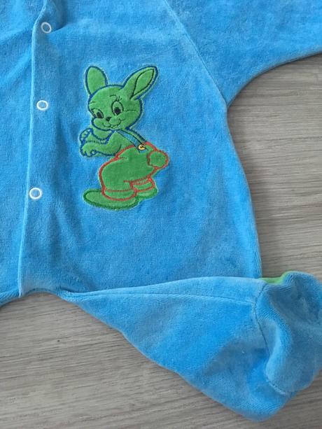 Semišový overal se zajíčkem, 62