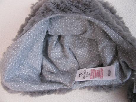 Zimní tmavě šedá čepice s bambulemi a kožešinkou, early days,92