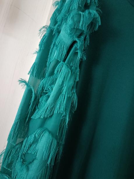 Tyrkysové šaty, 36