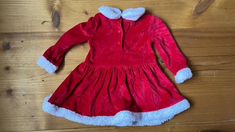 Vánoční semišové šaty, 74