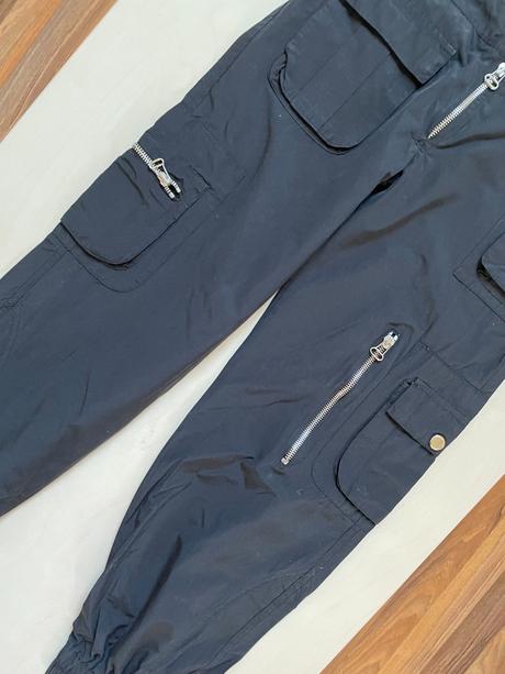 Černé kargo kalhoty, vel 12 ans ale řekla bych vět, 152