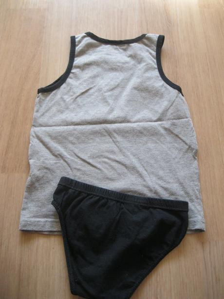 Spodní tílko a slipy, 122