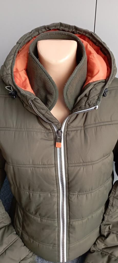 Bunda zn."esprit" vel."xs" je větší, měrte prosím, esprit