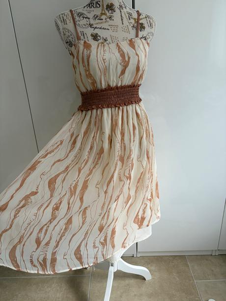 Béžovo-hnědé šaty velikosti s od vila, s