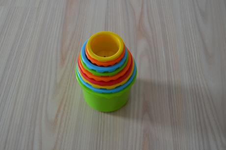 Skládačka, kelímky v různých vel, 