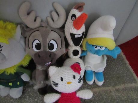 Plyšáci- koník,hello kitty ,olaf, 