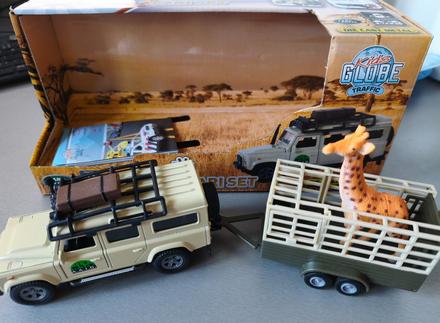 Kovové auto s přívěsem pro žirafu hipo safariset,