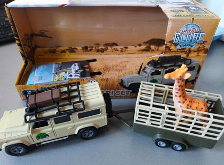 Kovové auto s přívěsem pro žirafu hipo safariset,