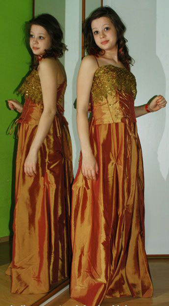 Slavnostní sváteční společenské šaty medové barvy, 36