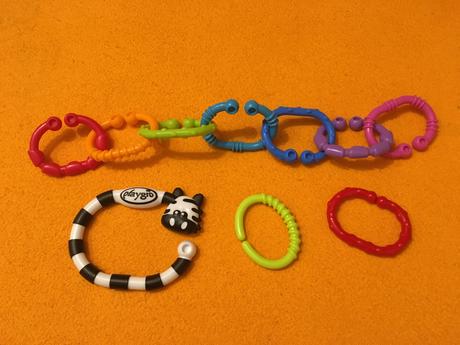 Chrastítko/kousátko/plastový řetěz,