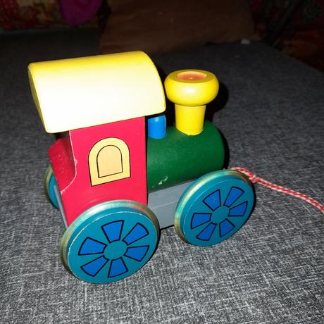 Dřevěná barevná tahací mašinka, vláček,