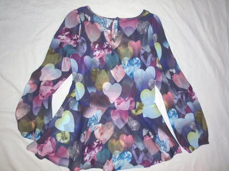 Exkluzivní  srdíčkový top - i jako slavnostní, 146