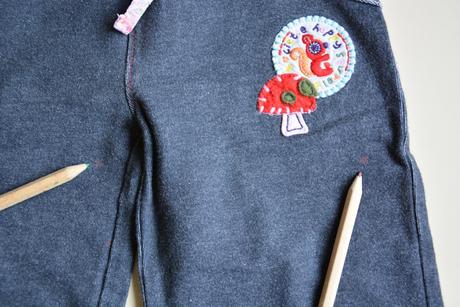 Tepláky džínového vzhledu, s ježkem a houbou, next,92