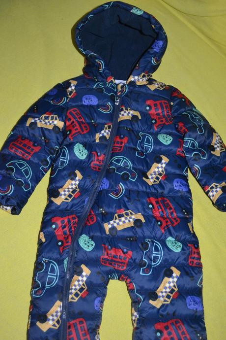 Krásná zimní kombinéza v.86 s auty, c&a,86
