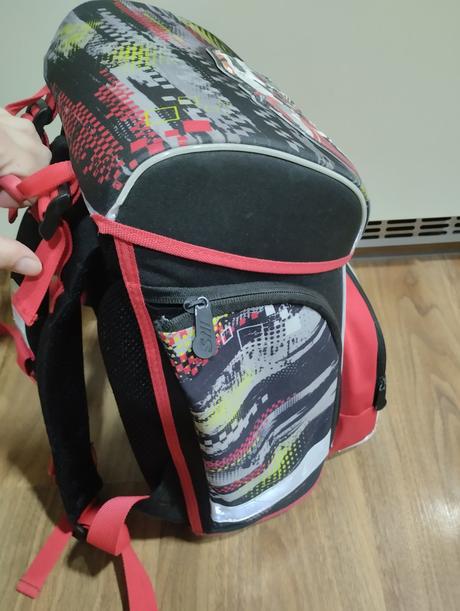 Školní aktovka stil hasičské auto,