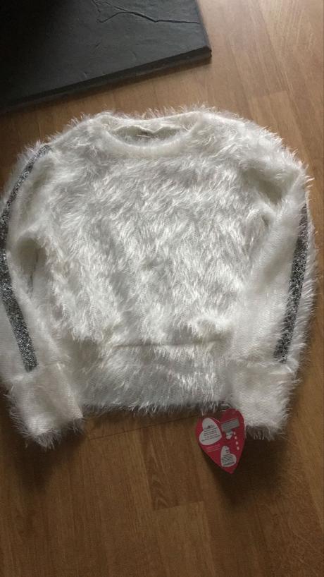 Krásný svetr s flitry vel. 7-8, 128