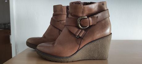 Hnědé kožené boty na klínku vel. 39, 39