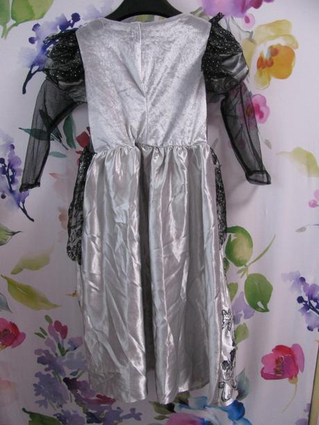 Karnevalové šaty, upírka, čarodějka apod., 