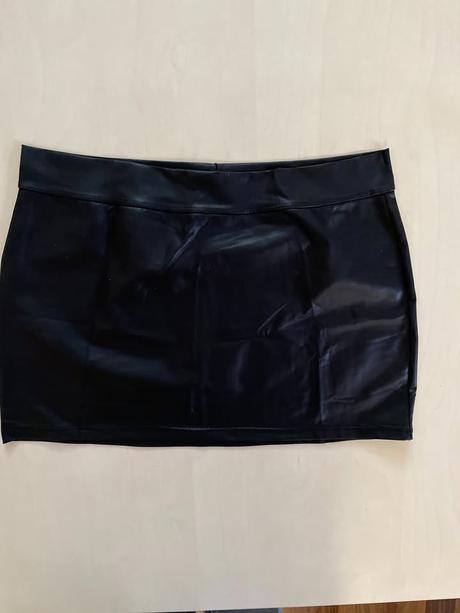 Tenká minisukně vzhled koženka, vel cca s-m, feeli, s