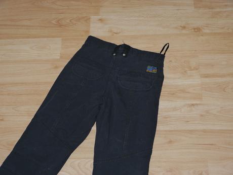 134/140 vyteplene cerne kalhoty od kinderbutt, 146