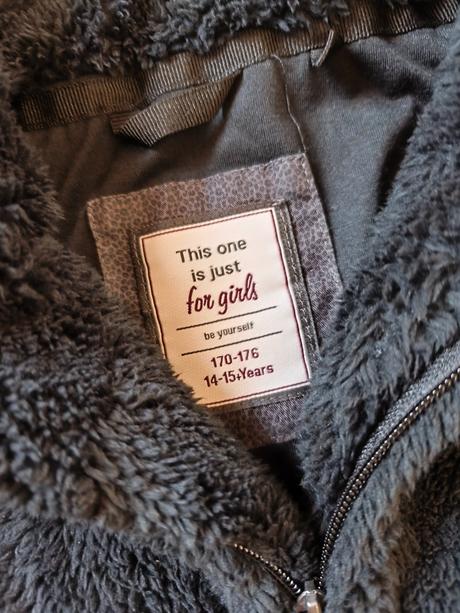 Černá chlupatá vesta 170/xs-s, takko,170