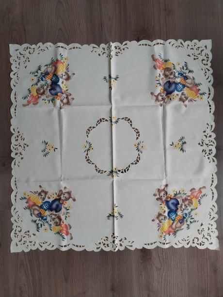 Nový velikonoční ubrus 85x85 cm s košíkem, 