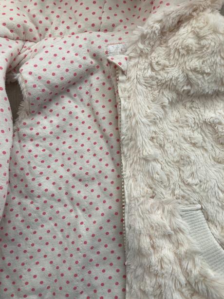 Chlupatá vestička s oušky, nutmeg,98