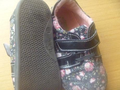 Černé barefoot baleríny s kytičkami tipsie toes, tipsietoes,25