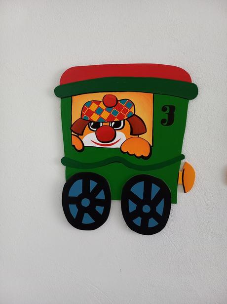 Nástěnná dekorace mašinka s vagony zuzana vašatová,