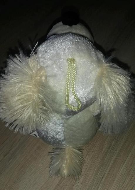 Sedící plyšový pejsek,