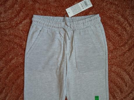 Šedé tepláky, 134