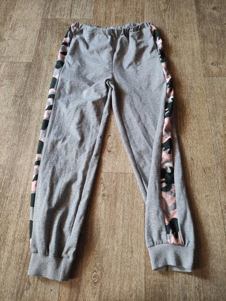 Tepláky dívčí vel.140, 140