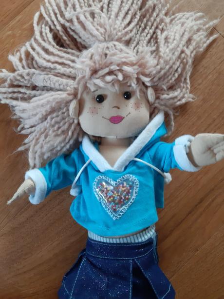 Ručně šitá panenka., 