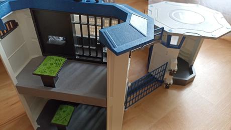 Policejní stanice playmobil,