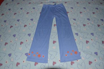 Slabší tepláčky s kytkama, 128