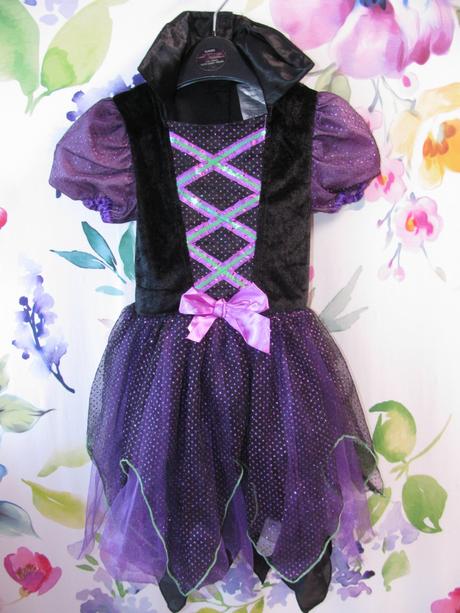 Karnevalový kostým-krásná malá čarodějka, 